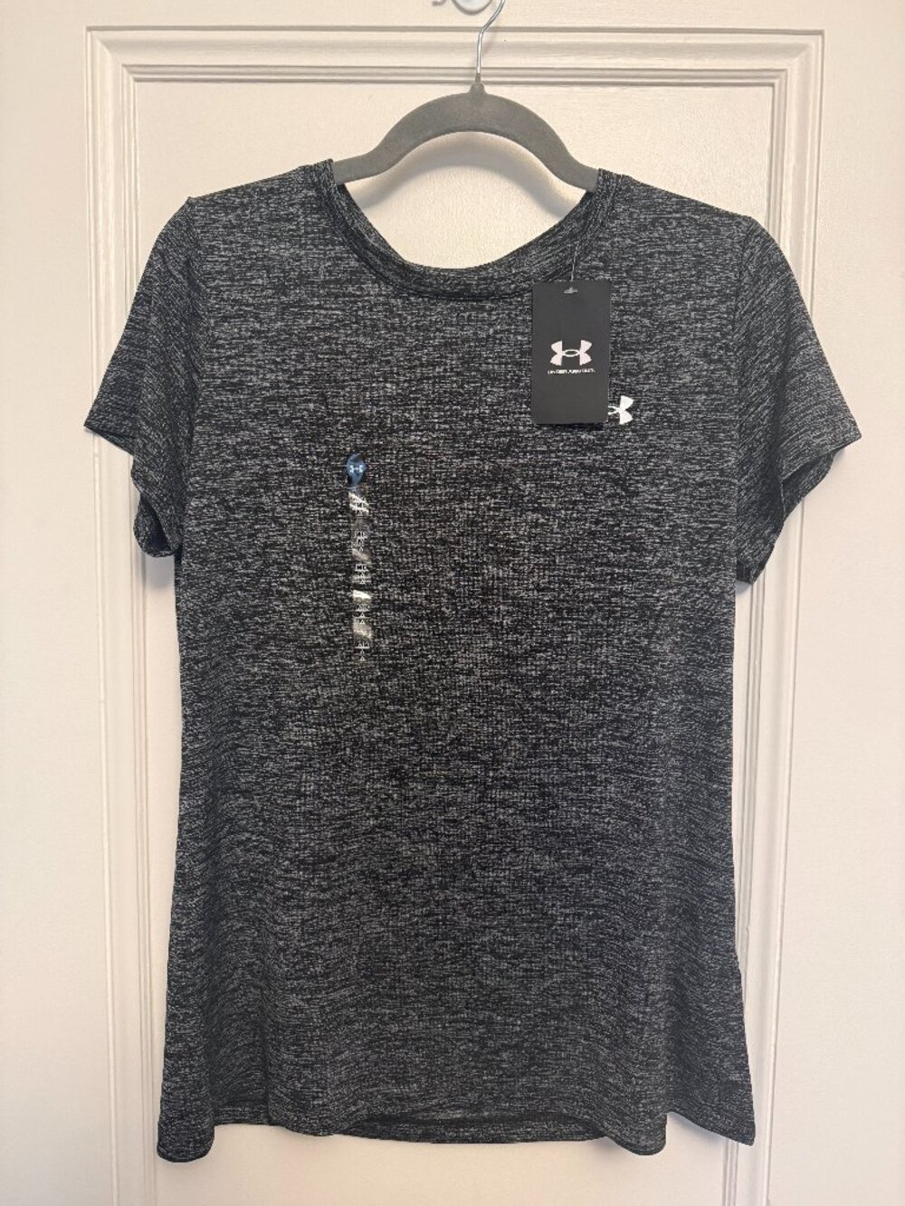 NWT Under Armour Women's Tech Twist Crew T-Shirt, Loose Fit, Black/Silver